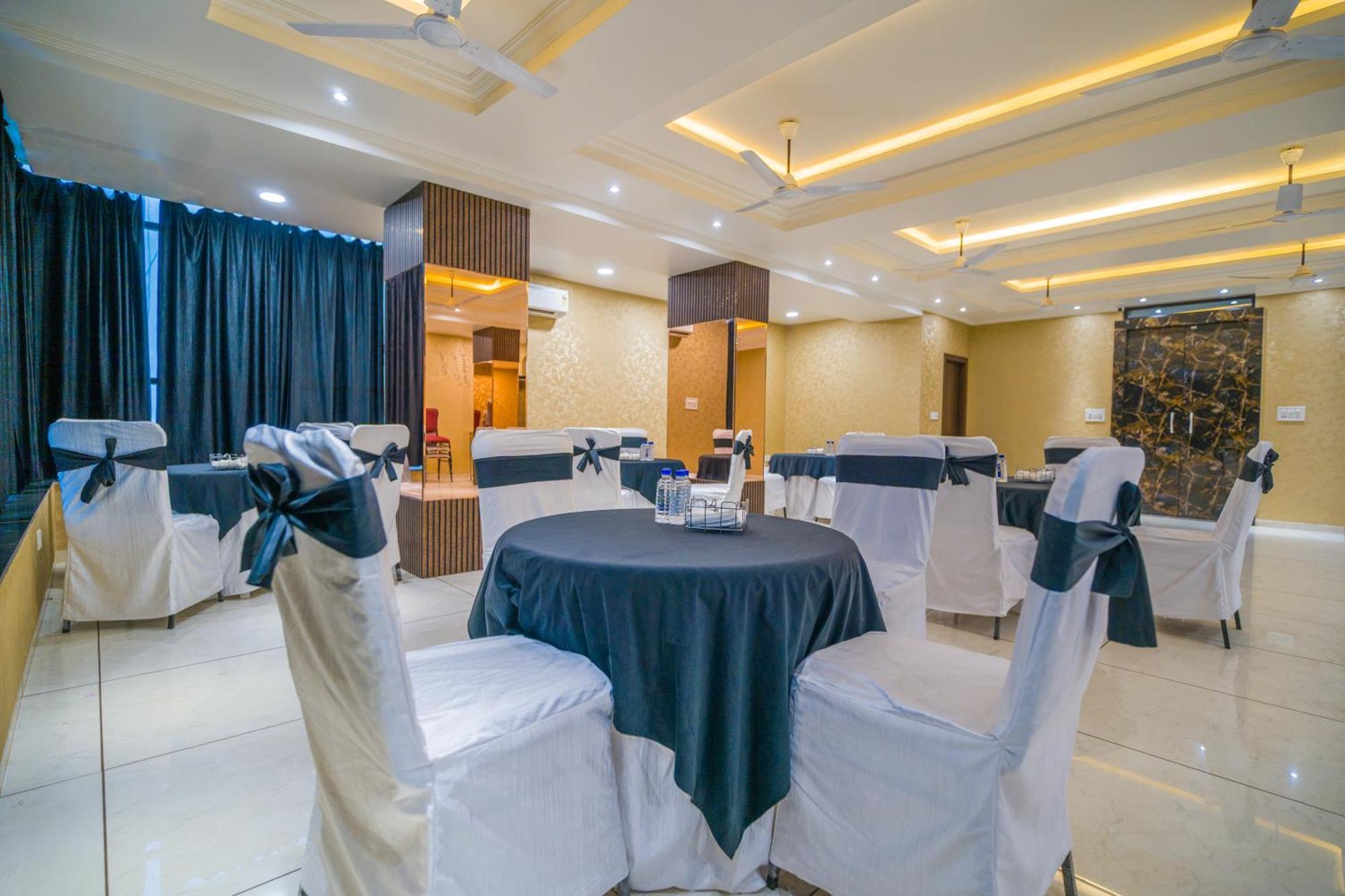 Hotel Kanha Shree By Cosmos Green インドール エクステリア 写真