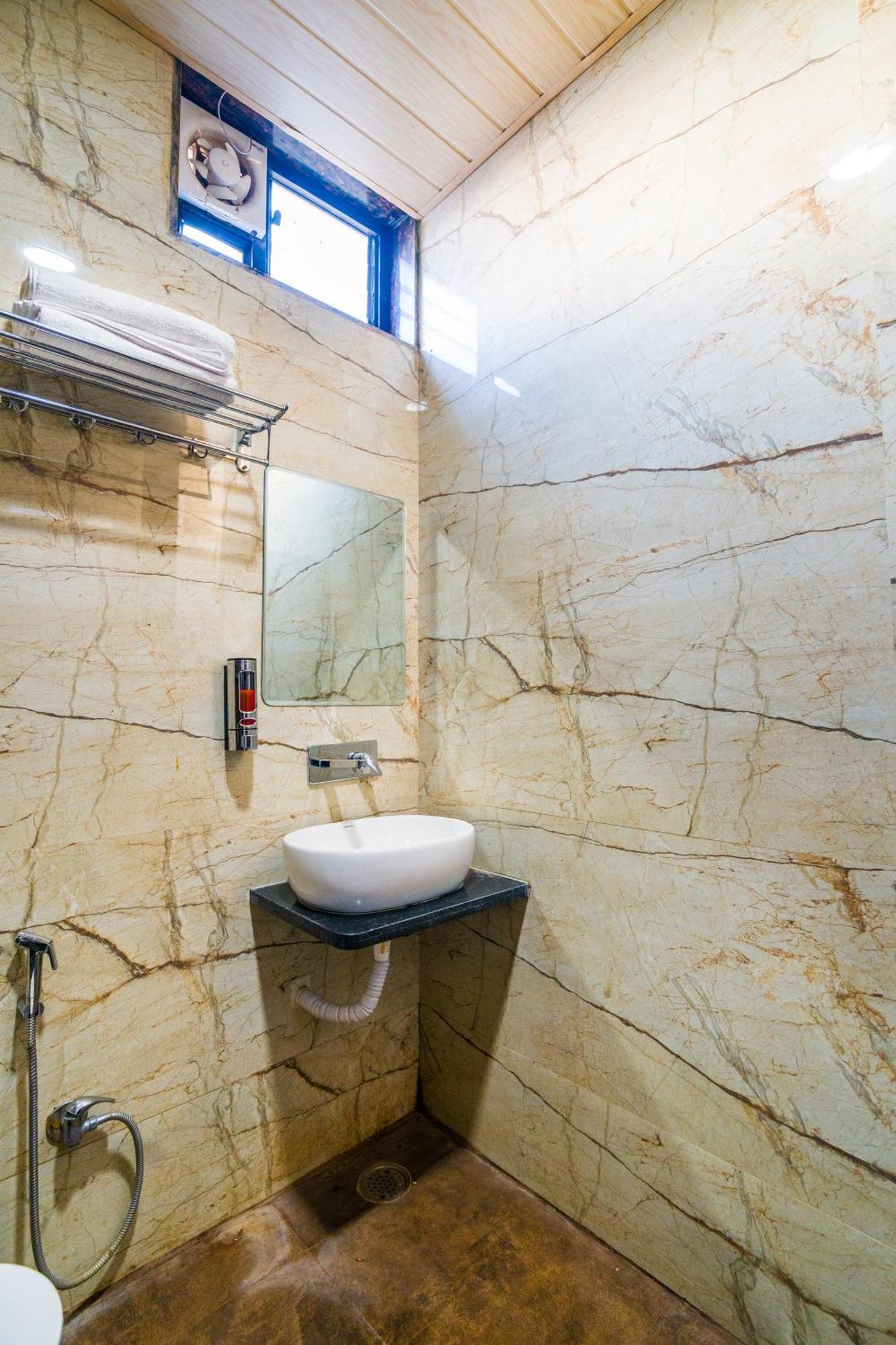 Hotel Kanha Shree By Cosmos Green インドール 部屋 写真
